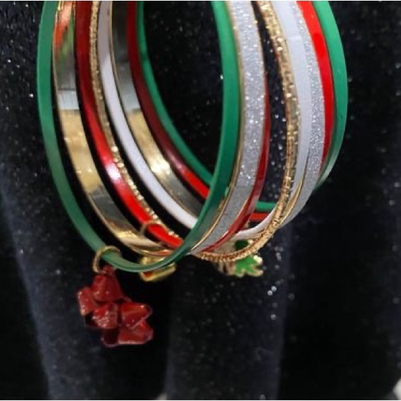 New With Tags Christmas Jewelry- Earrings & Bangle/Bracelet Set - Picture 2 of 5